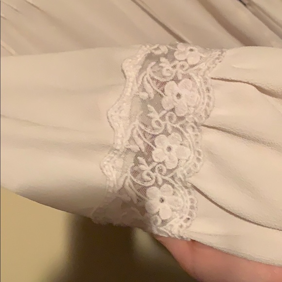 blouse - Picture 2 of 3